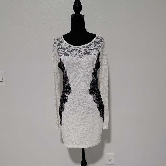 Arden B Dresses & Skirts - Arden B White and Black Lace Long Sleeve Dress